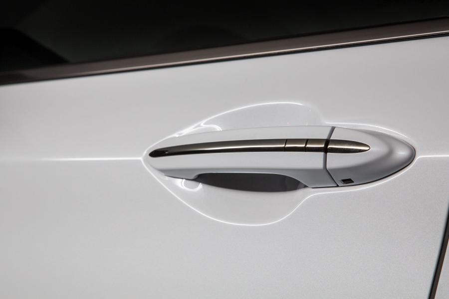 Детали экстерьера Genesis G80 Sport 2017 года  (NA) (фото 82 из 94)